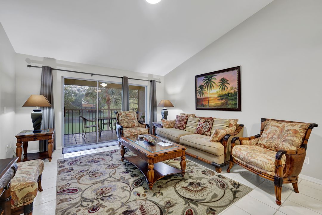 289 Robin Hood Cir #201, Naples, FL 34104