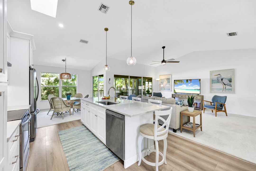 314 Emerald Bay Cir #I-5, Naples, FL 34110