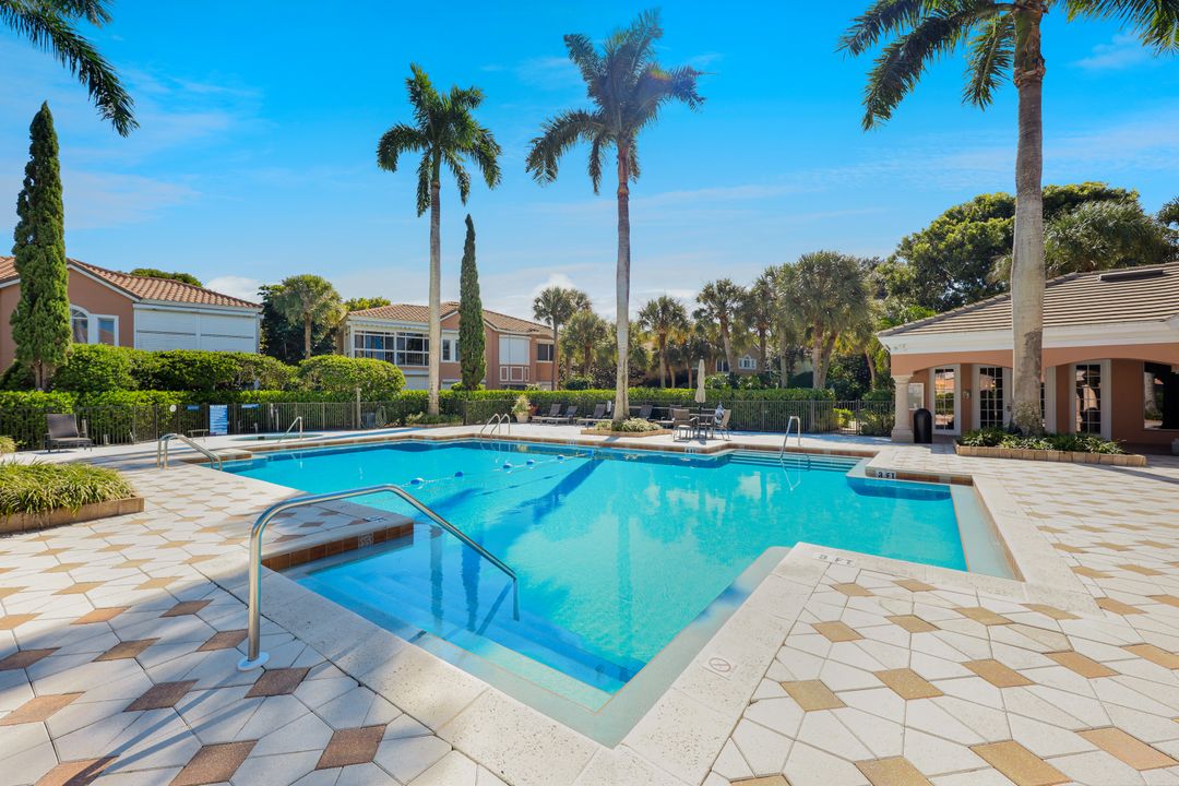 510 Via Veneto #102, Naples, FL 34108