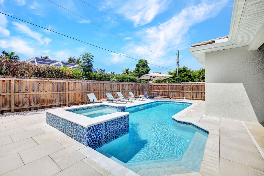 574 94th Ave N, Naples, FL 34108