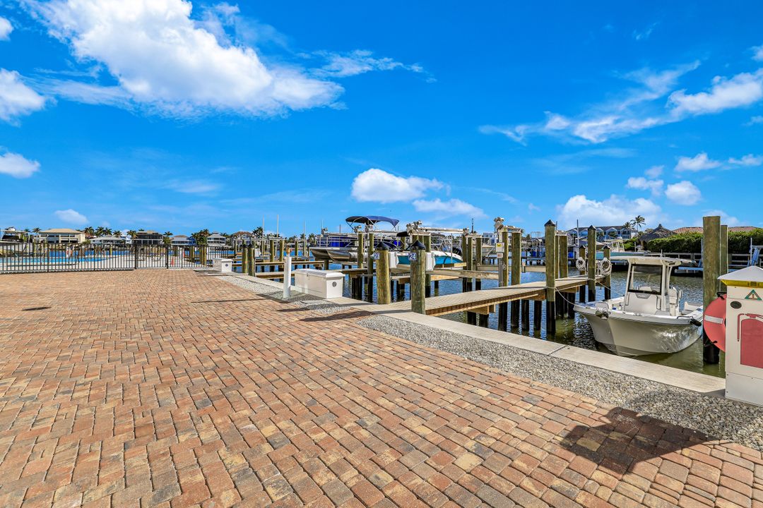 271 Southbay Dr #240, Naples, FL 34108