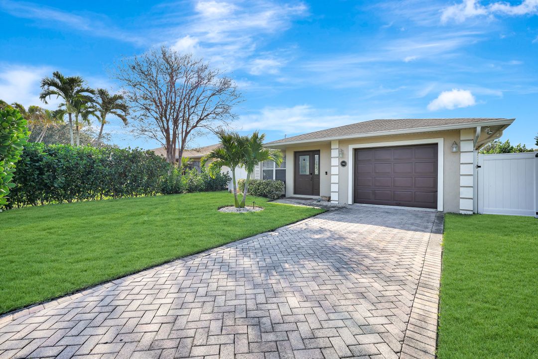 782 103rd Ave N, Naples, FL 34108