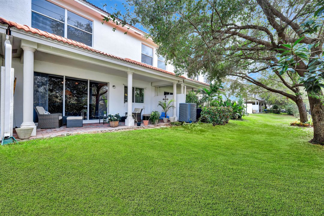 7009 Romana Way, Naples, FL 34119