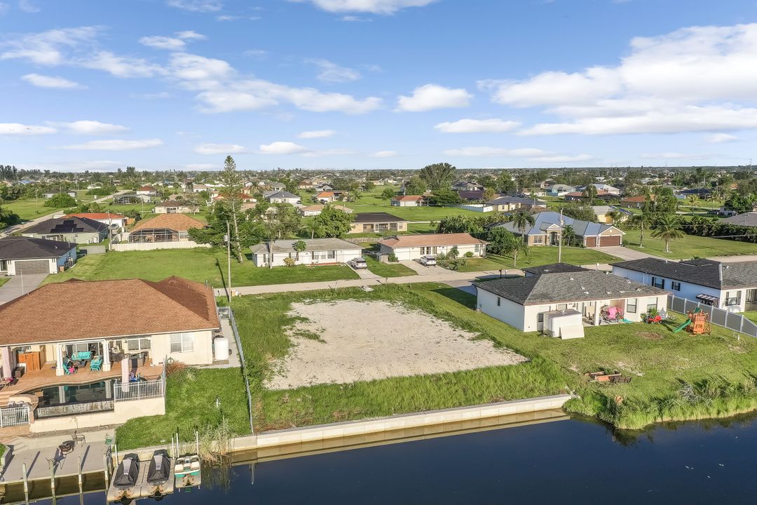 2017 NE 10th Pl, Cape Coral, FL 33909