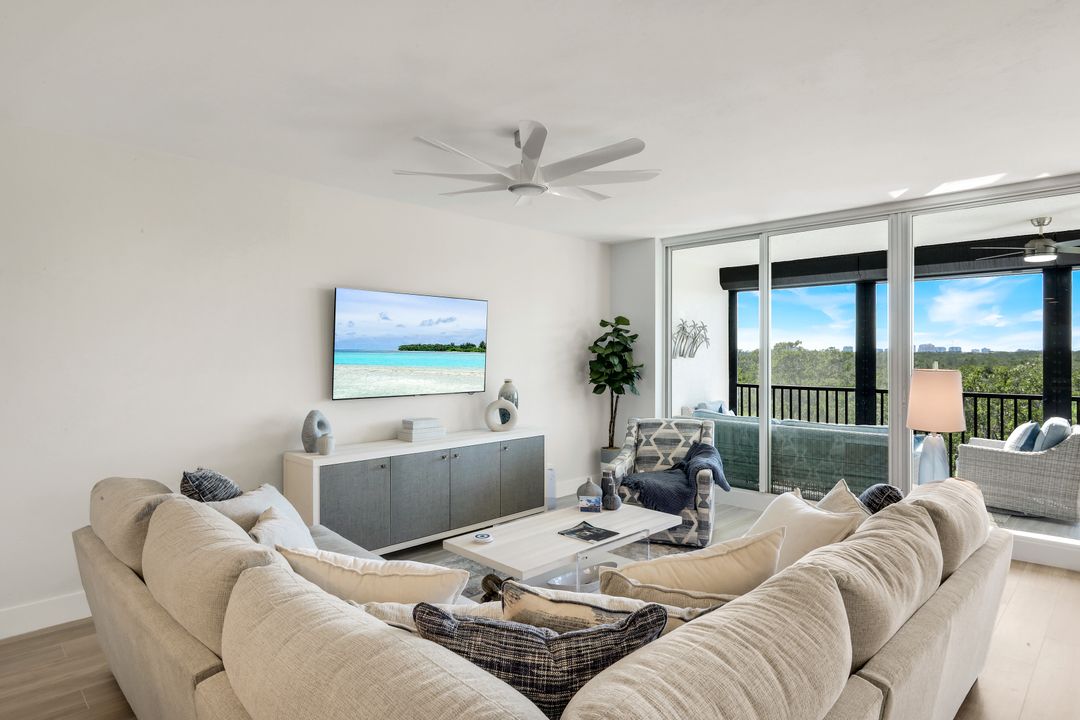 425 Cove Tower Dr #403, Naples, FL 34110