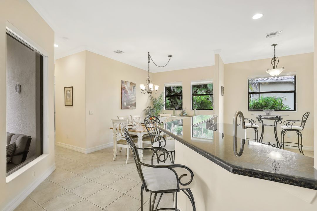 981 Tivoli Ct, Naples, FL 34104