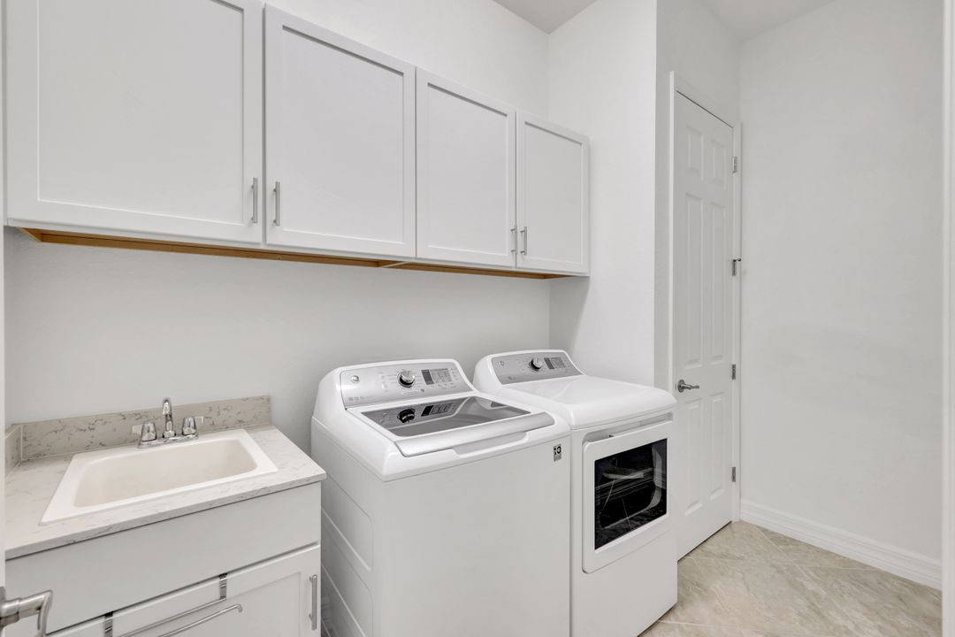 2102 Antigua Ln, Naples, FL 34120