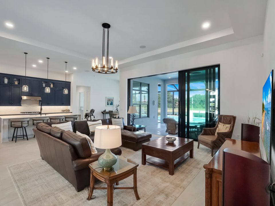 2428 Waterfront Cir, Sarasota, FL 34240