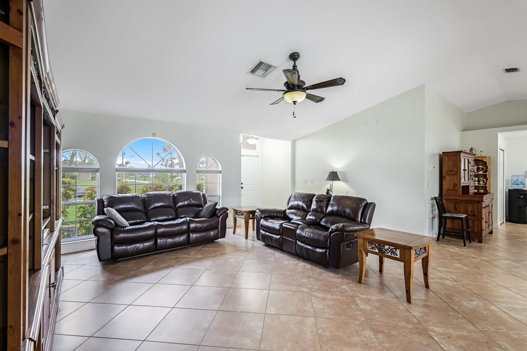 1933 SW 38th St, Cape Coral, FL 33914