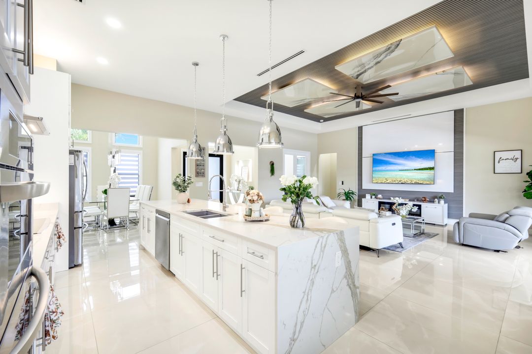 455 SE 17th Ave, Cape Coral, FL 33990