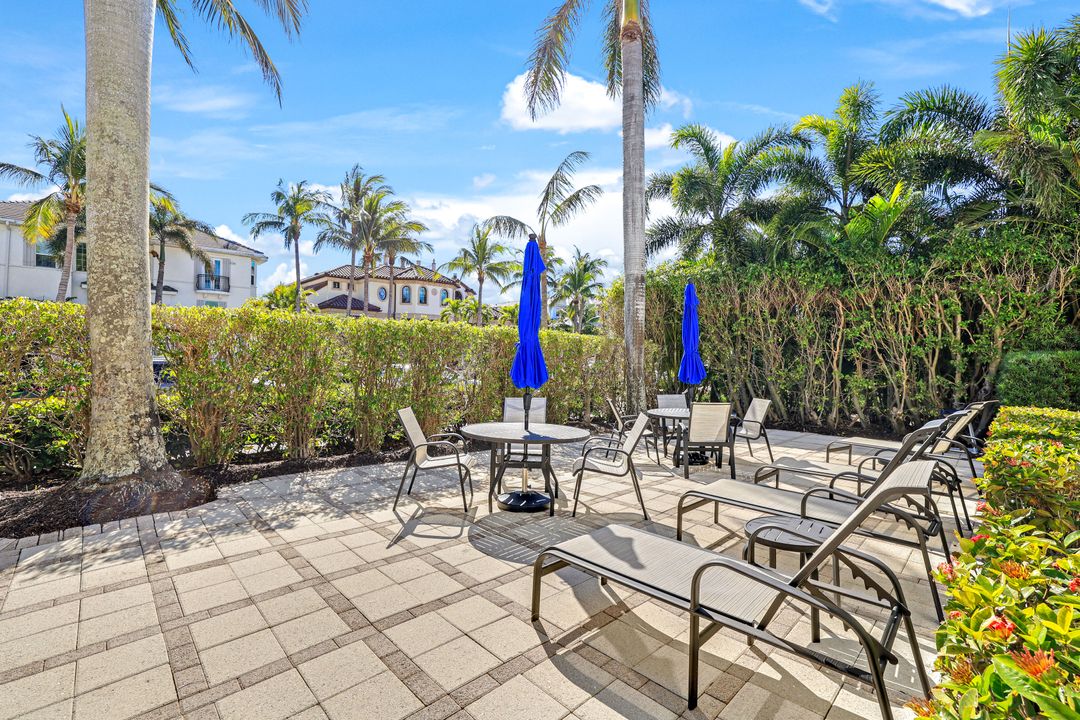 175 5th Ave S #107, Naples, FL 34102
