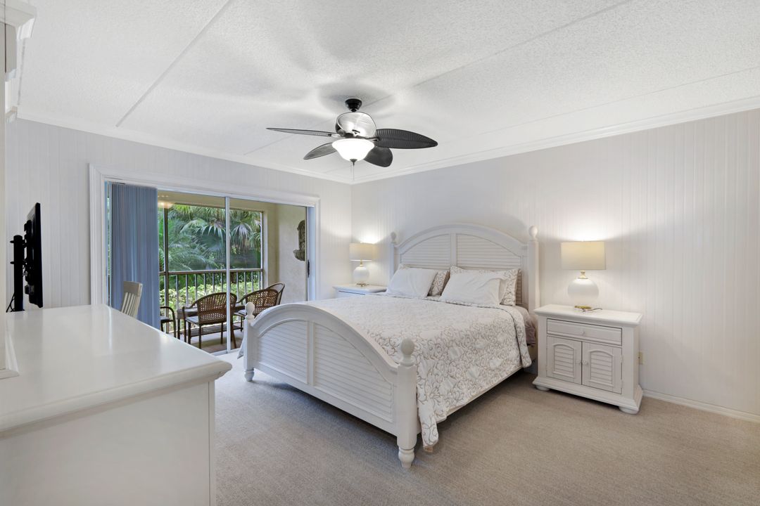 520 Club Side Dr #4, Naples, FL 34110