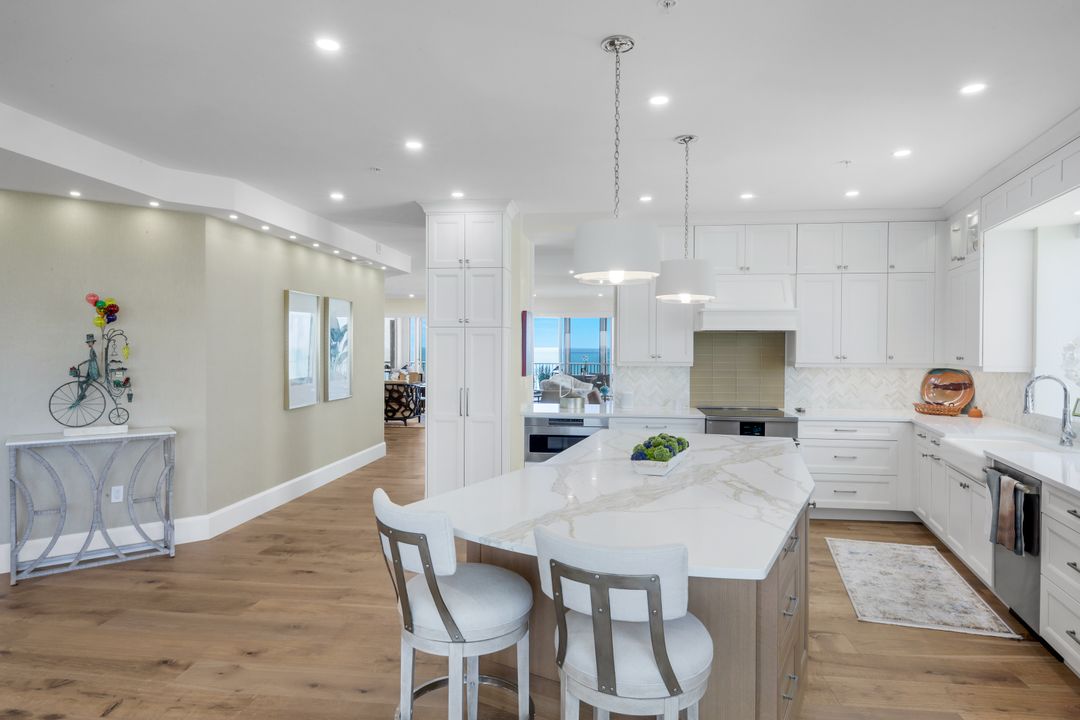 4201 Gulf Shore Blvd N #1003, Naples, FL 34103