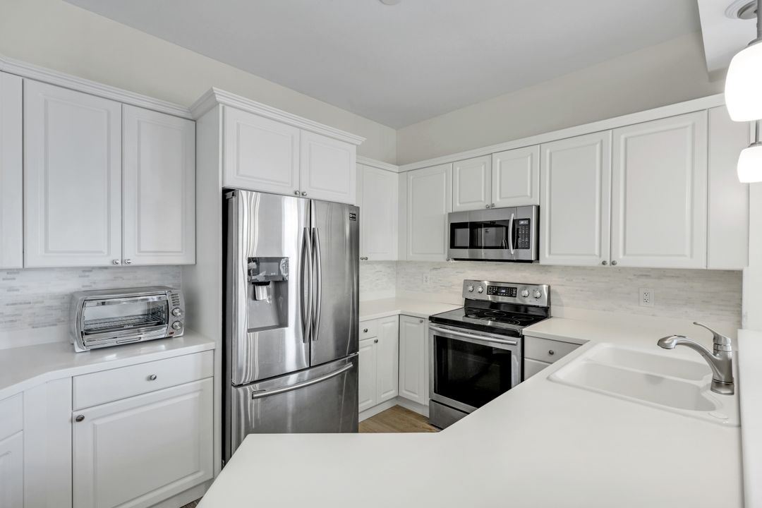 400 Flagship Dr, Naples, FL 34108