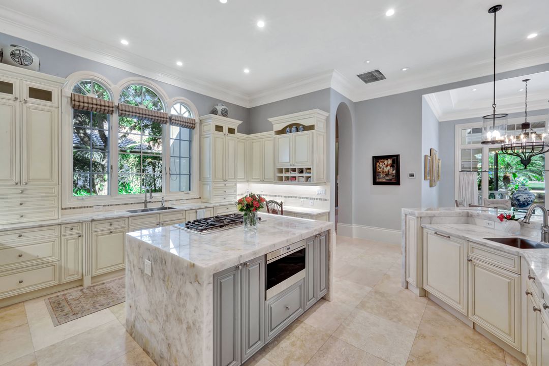 3118 Dahlia Way, Naples, FL 34105