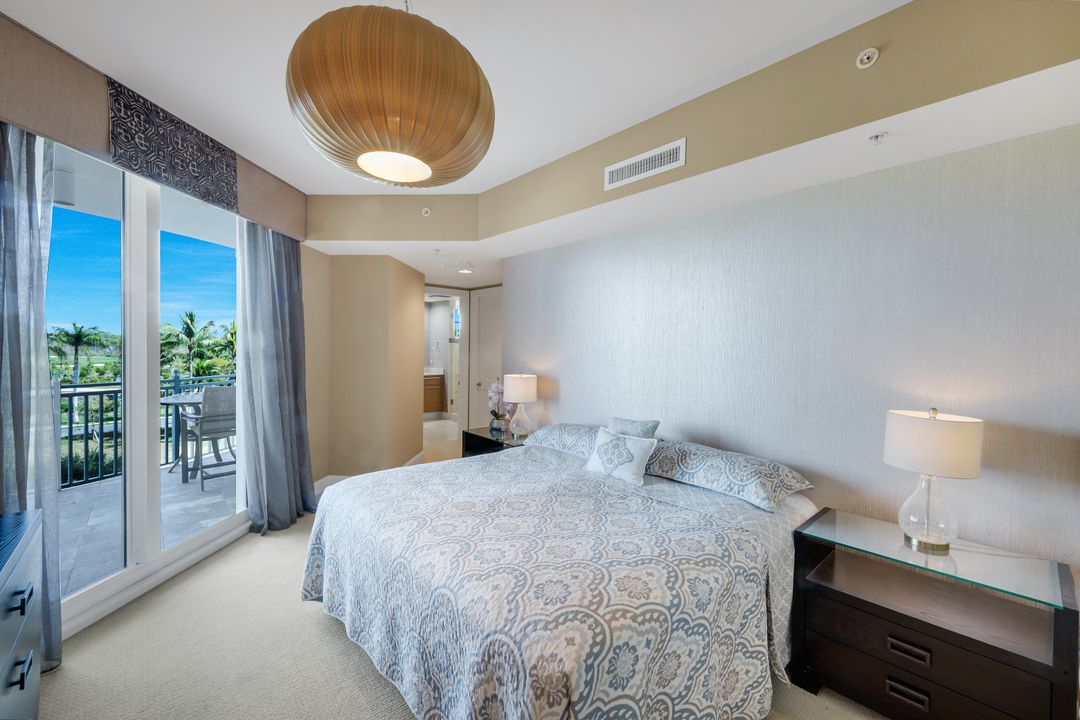 13675 Vanderbilt Dr #406, Naples, FL 34110