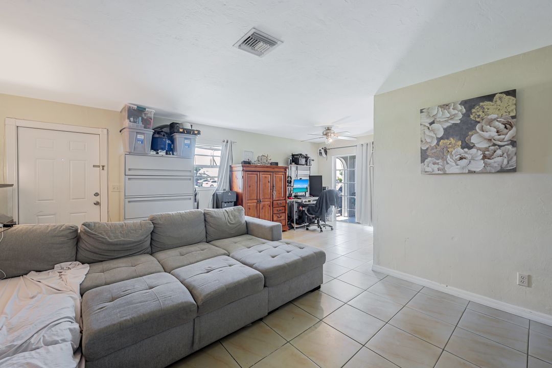 913 SE 13th St  #913/915, Cape Coral, FL 33990