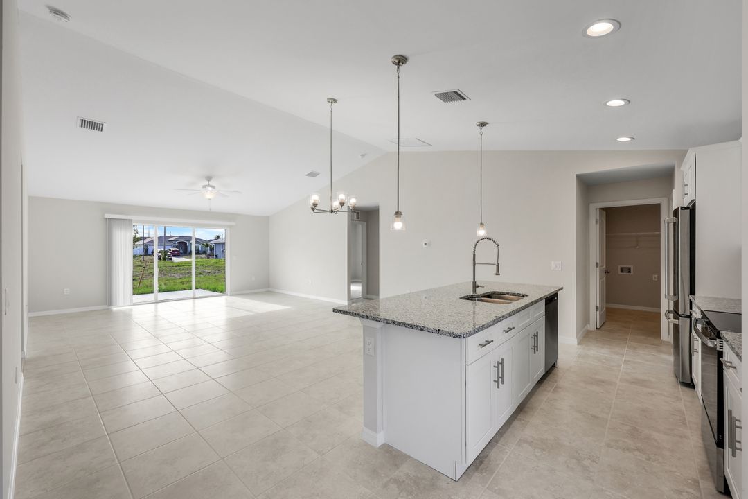 2121 NW 2nd Ave, Cape Coral, FL 33993