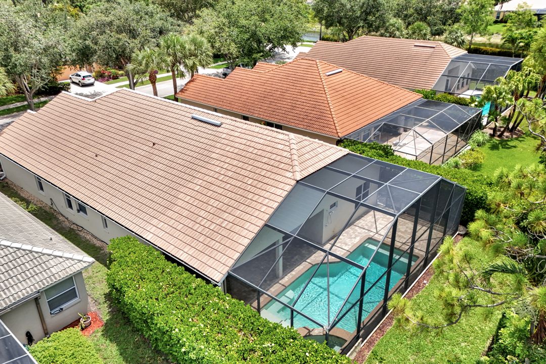 7052 Timberland Cir, Naples, FL 34109