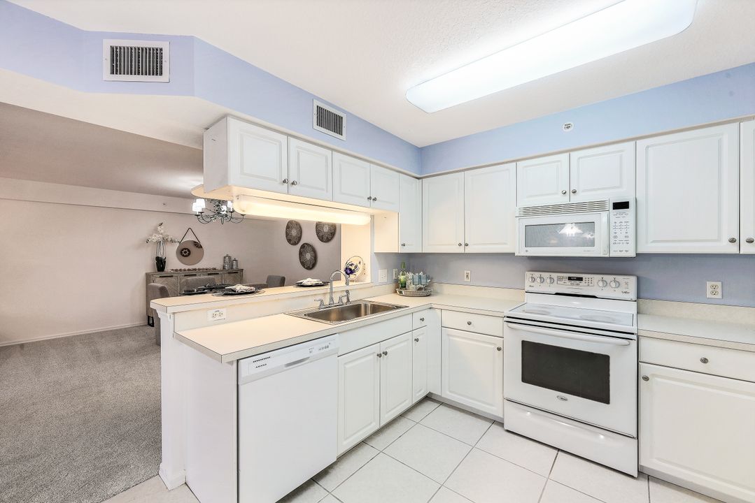 15465 Cedarwood Ln #7-202, Naples, FL 34110