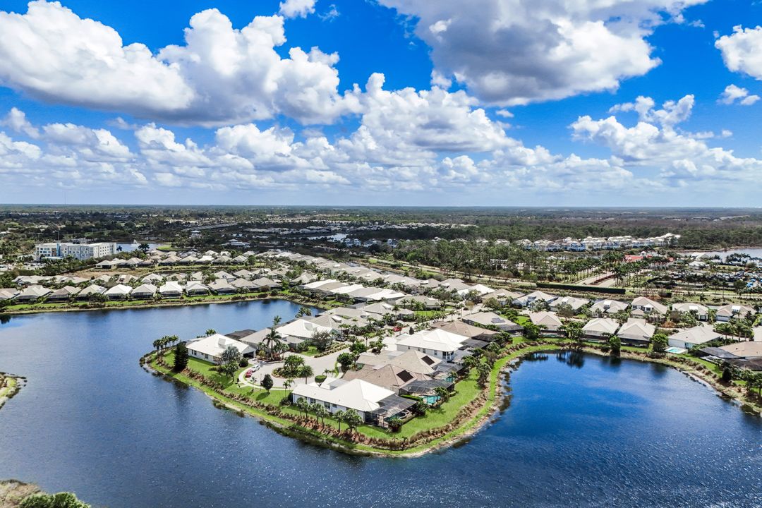 5052 Martinique Dr, Naples, FL 34113