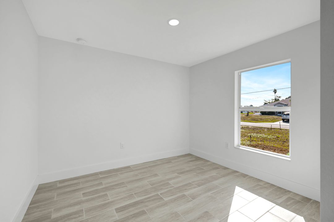 1729 NE 23rd St, Cape Coral, FL 33909