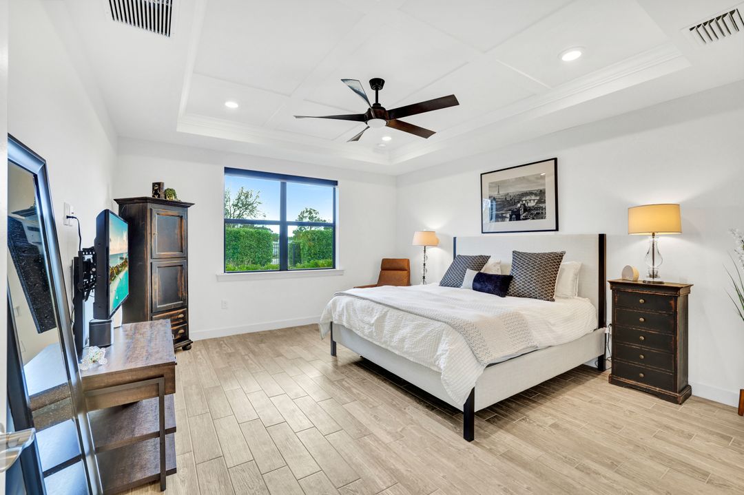 1952 Yellowfin Cir, Naples, FL 34114