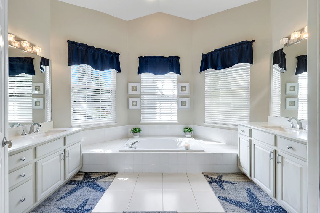 196 Skipping Stone Ln, Naples, FL 34119