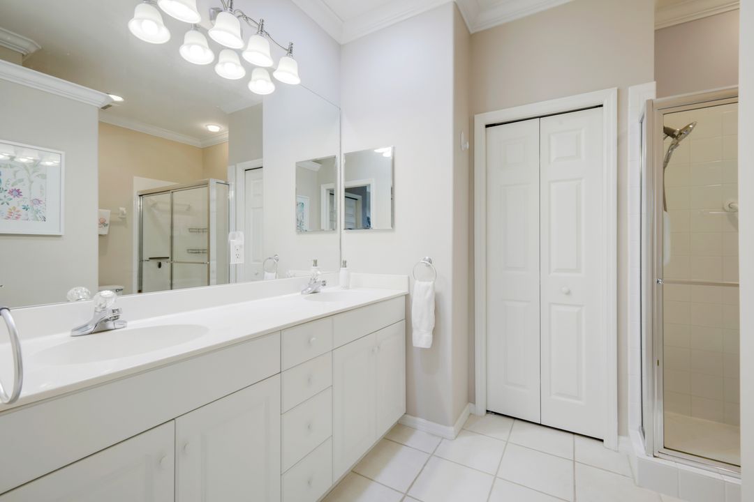 8253 Parkstone Pl #206, Naples, FL 34120
