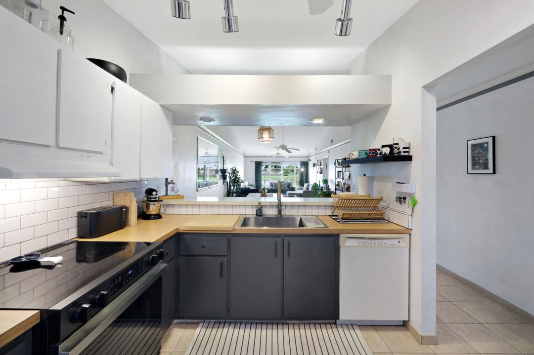 4038 Northlight Dr #1506, Naples, FL 34112