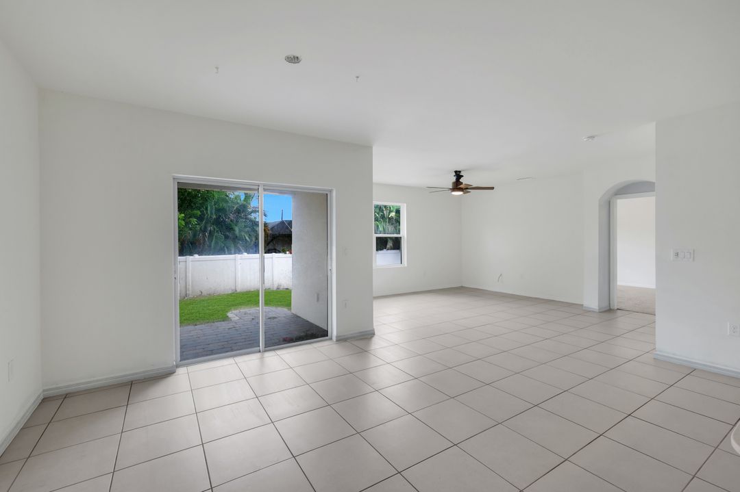 8117 Sandpiper Rd, Fort Myers, FL 33967