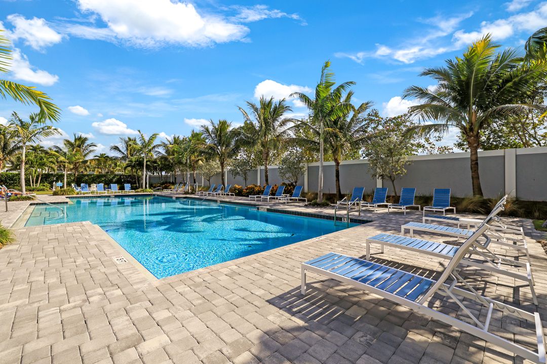 2647 Seychelles Cir #2204, Naples, FL 34112