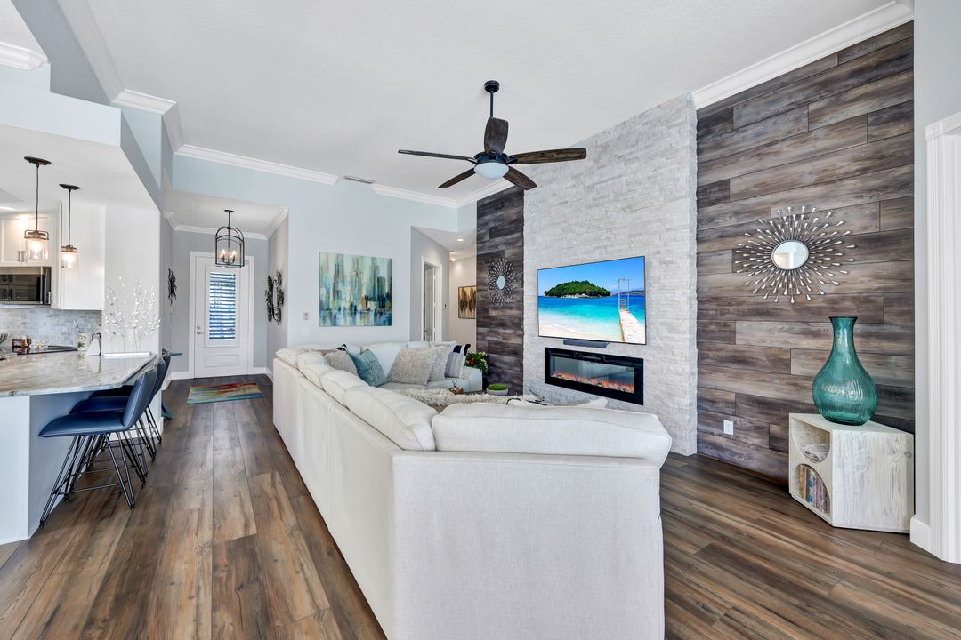 5441 Freeport Ln, Naples, FL 34119