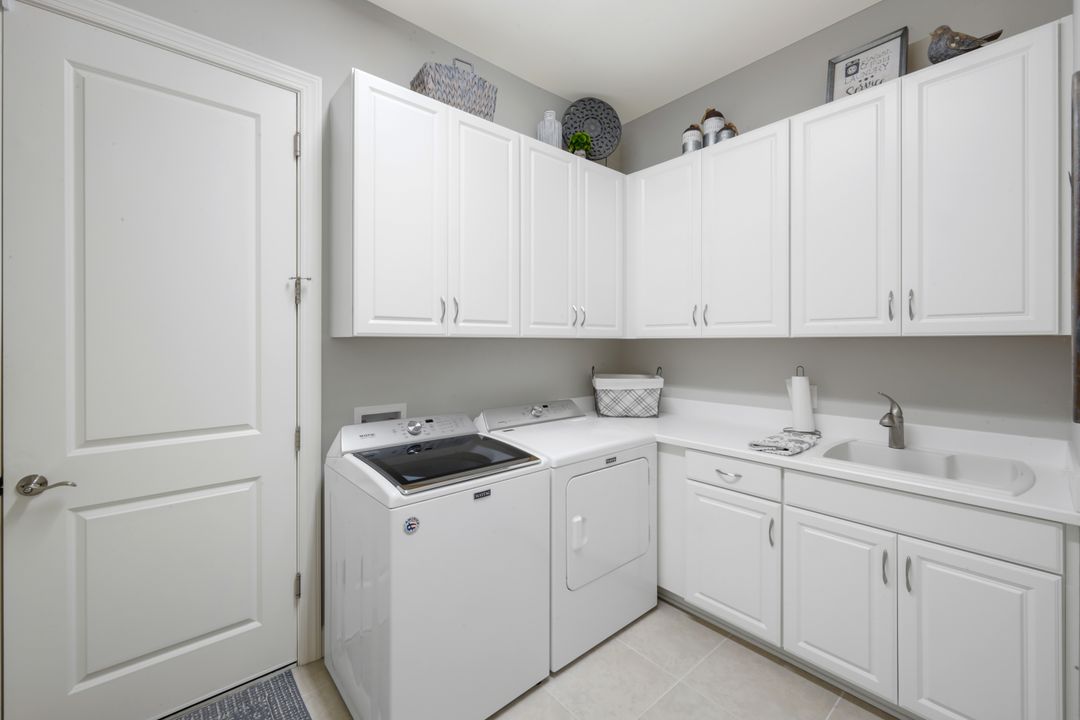 19711 Estero Pointe Ln, Fort Myers, FL 33908