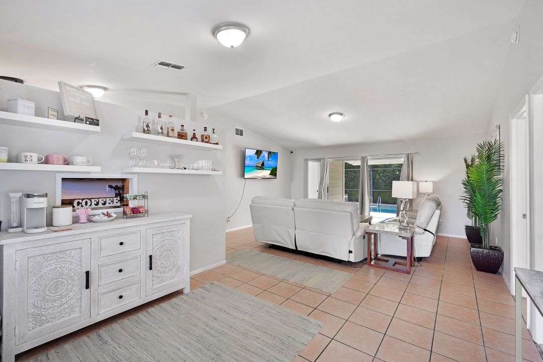 1319 SW 9th Ct, Cape Coral, FL 33991