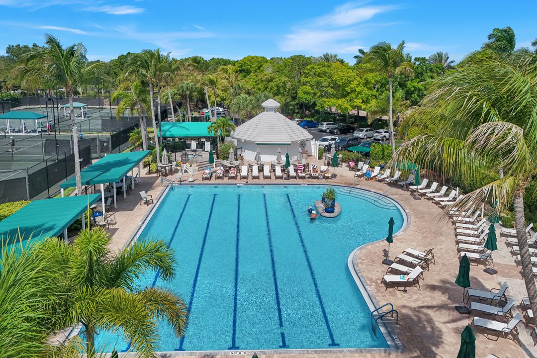 15040 Sterling Oaks Dr, Naples, FL 34110