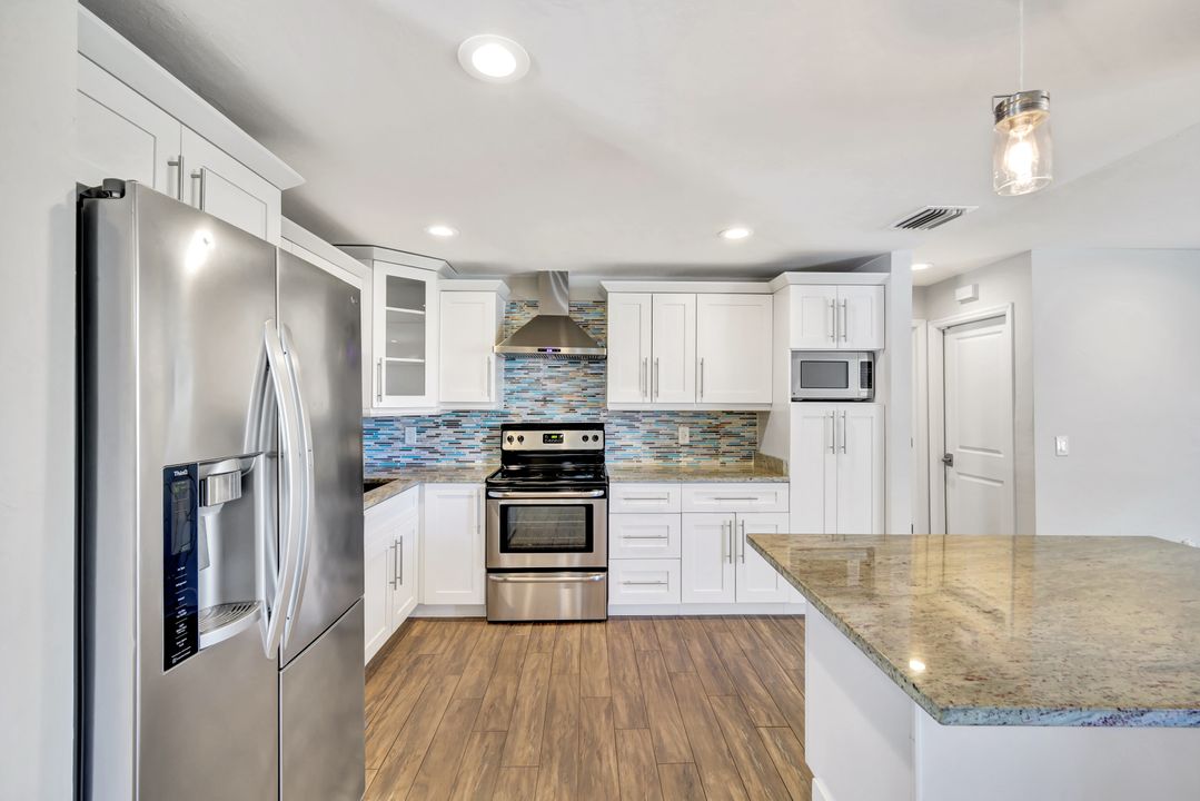 793 Sunset Vista Dr, Fort Myers, FL 33919