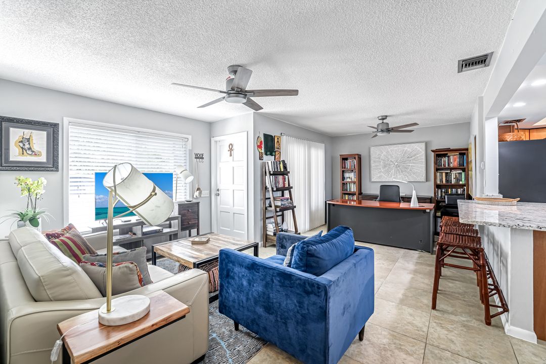 10095 7th St N #3, Naples, FL 34108