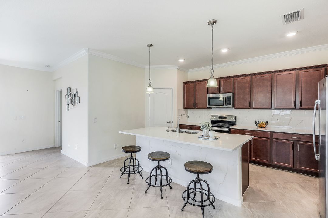 2214 Cara Cara Way, Naples, FL 34120