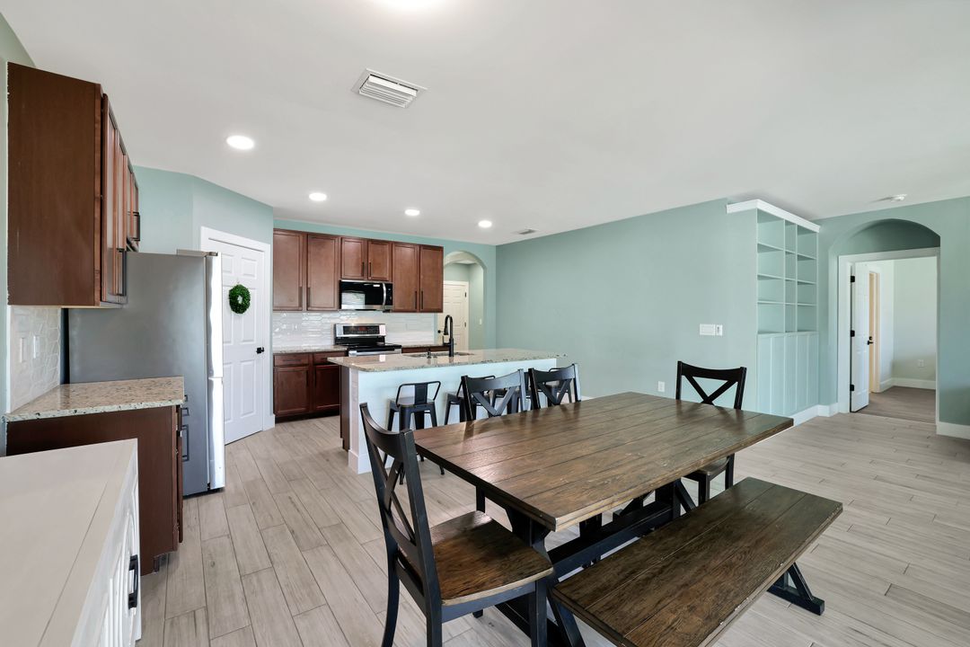 692 Hadley St E, Naples, FL 34104