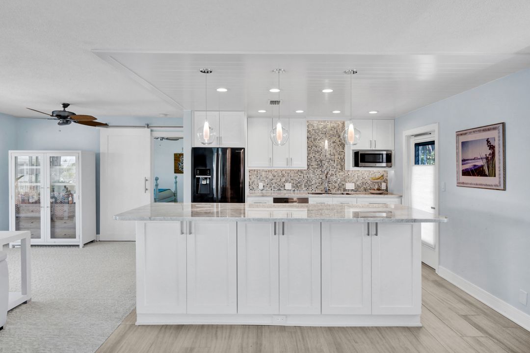 388 Harbour Dr #388, Naples, FL 34103