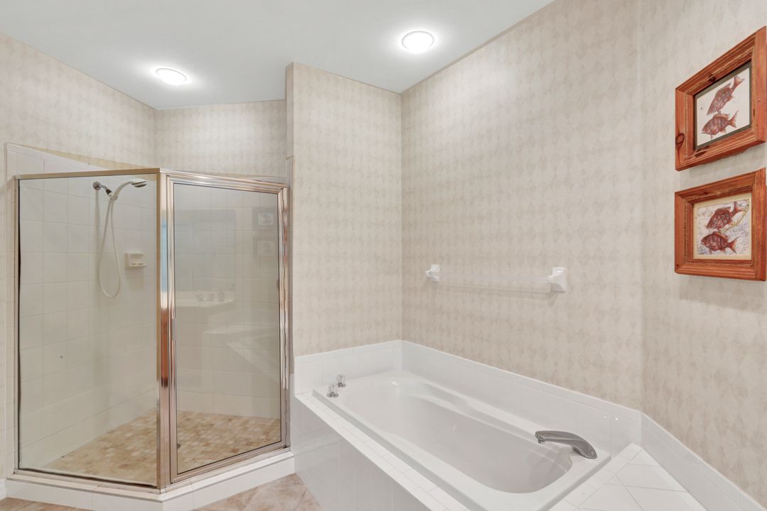 8275 Danbury Blvd #203, Naples, FL 34120