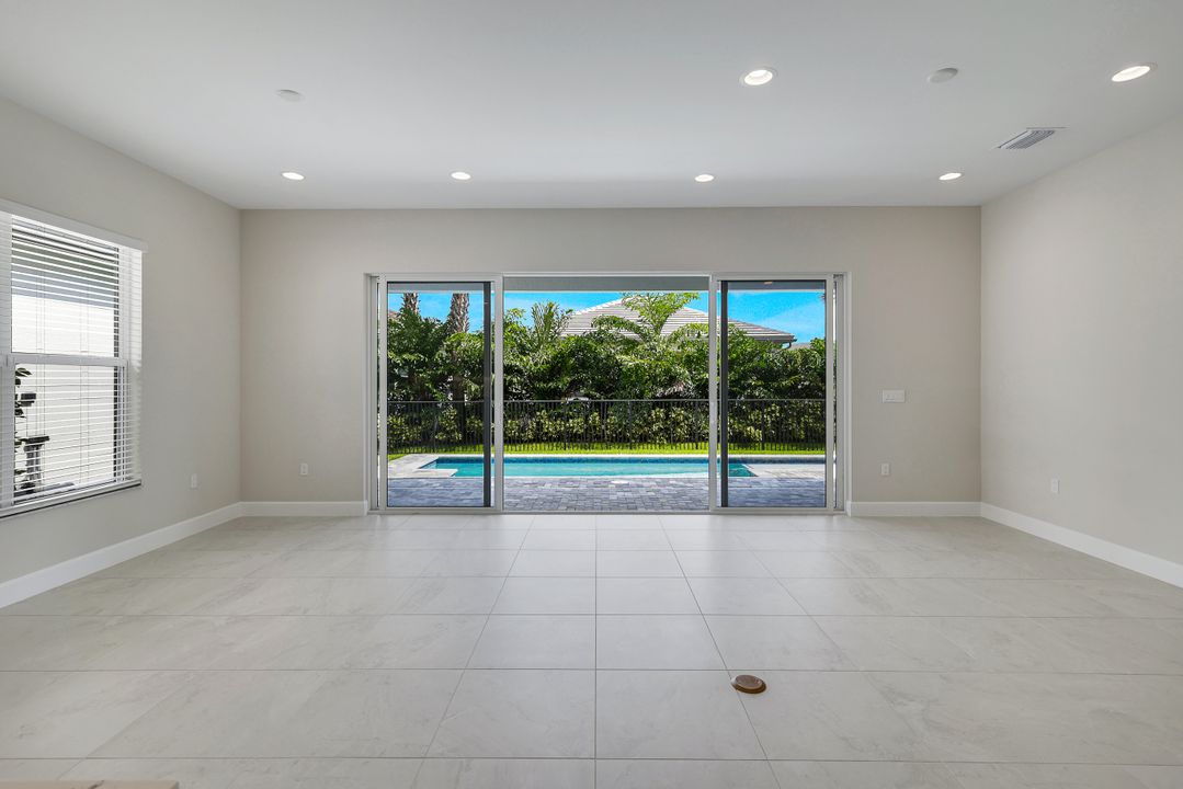 2741 Durham Cir, Naples, FL 34112