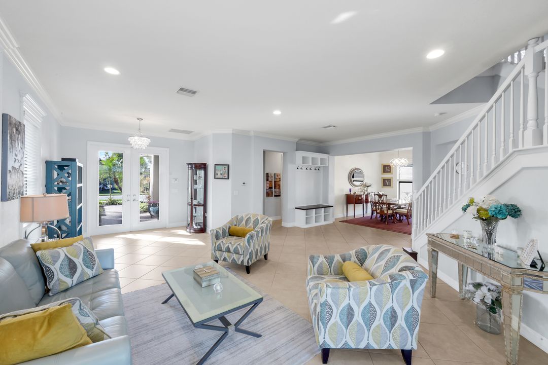 2735 Cinnamon Bay Cir, Naples, FL 34119