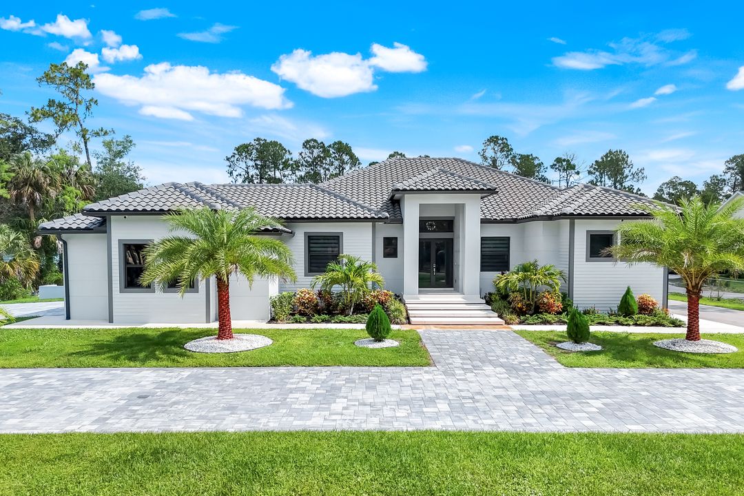 333 12th Ave NE, Naples, FL 34120