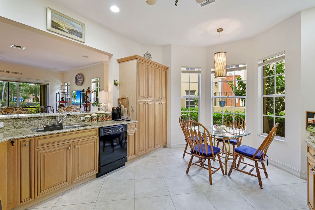 5030 Blauvelt Way #102, Naples, FL 34105