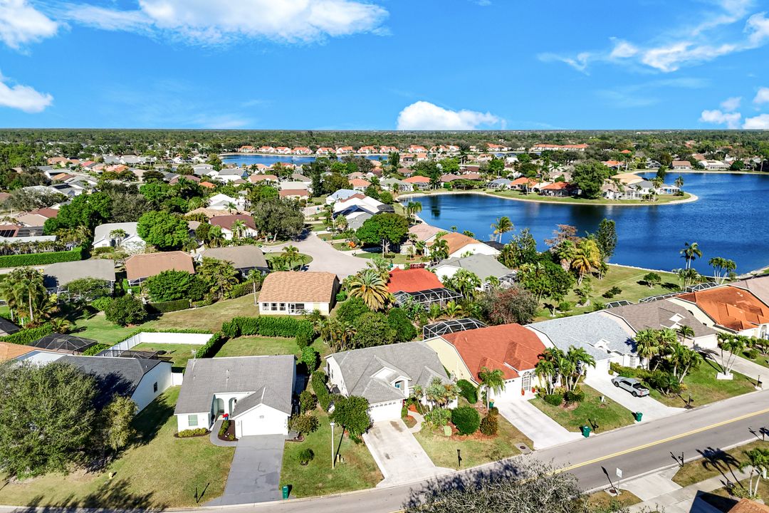 658 Lambton Ln, Naples, FL 34104