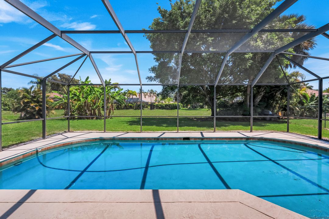 675 Pompano Dr, Naples, FL 34110