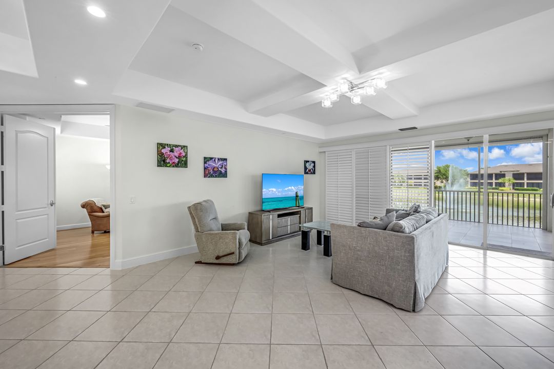 510 Avellino Isles Cir #2202, Naples, FL 34119