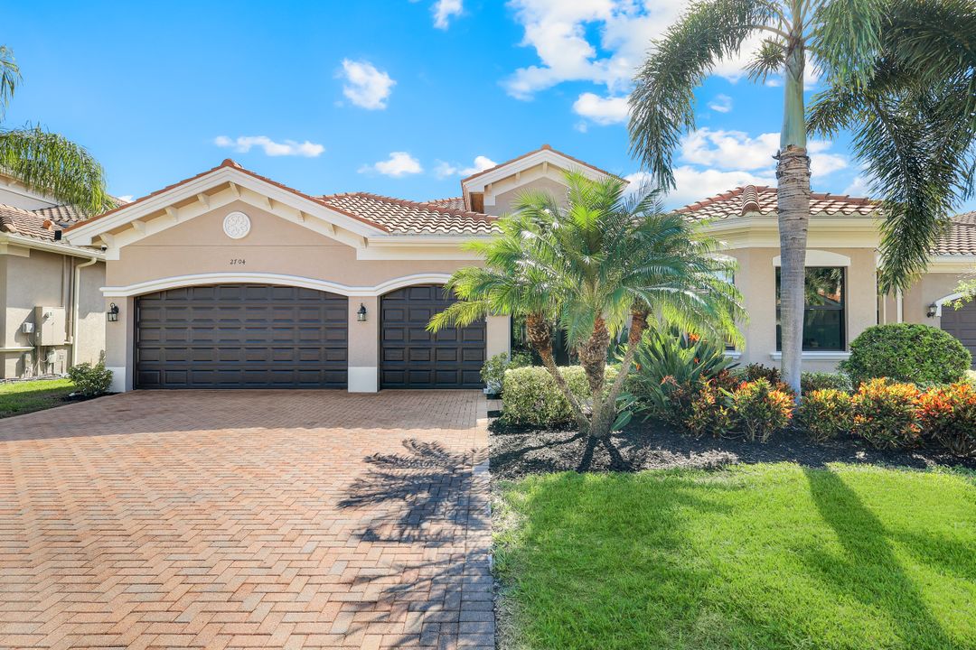 2704 Crystal Way, Naples, FL 34119